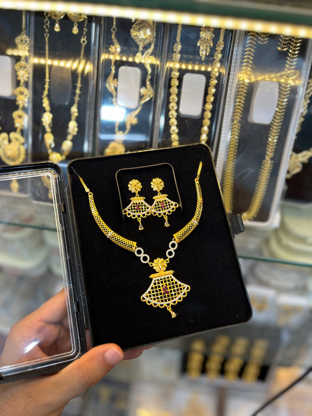 ✨ Elegant Micro Gold Necklace Set with Heart Motif Design ✨